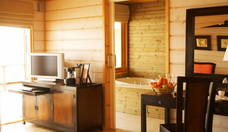 Komandoo Island Resort & Spa-Jacuzzi Water Villa interior closup_1018